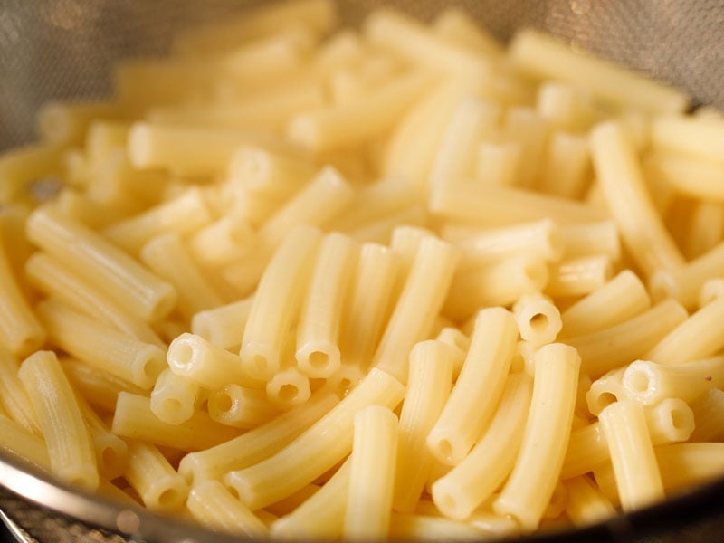 drained ziti in a colander
