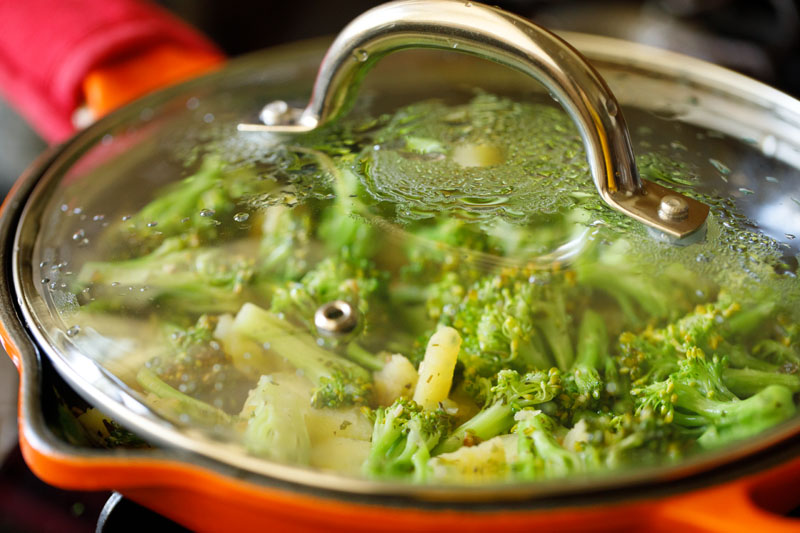 skillet covered with a glass lid