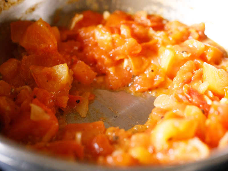 tomato pie filling mixture that is ready - you can see the bottom of the pan is clear, with no juices