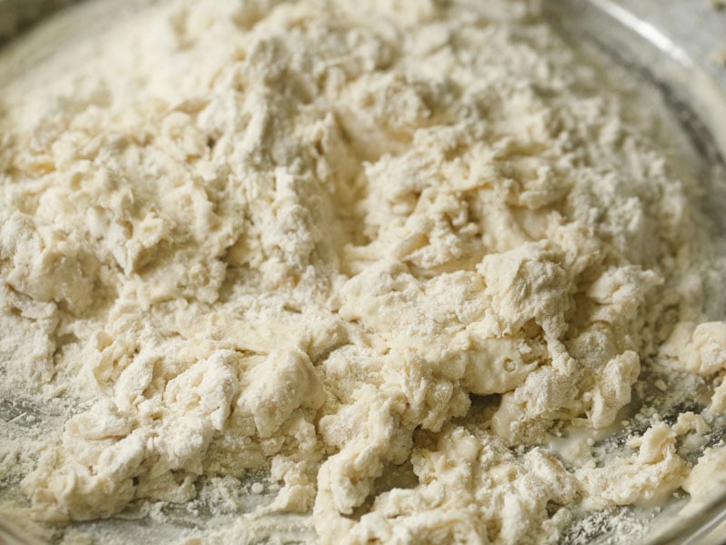 lightly mixed flour with the yeast solution