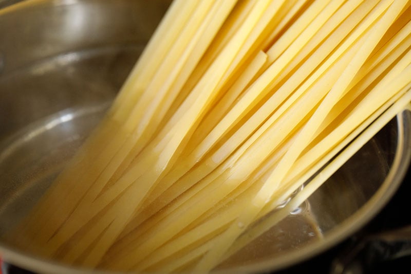 fettuccine pasta in water