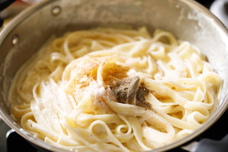 fettuccine Alfredo with seasonings