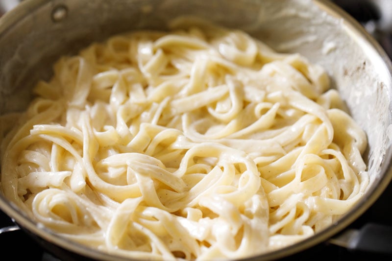 fettuccine alfredo in pan