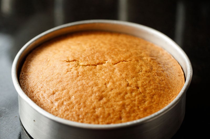 baked eggless vanilla cake