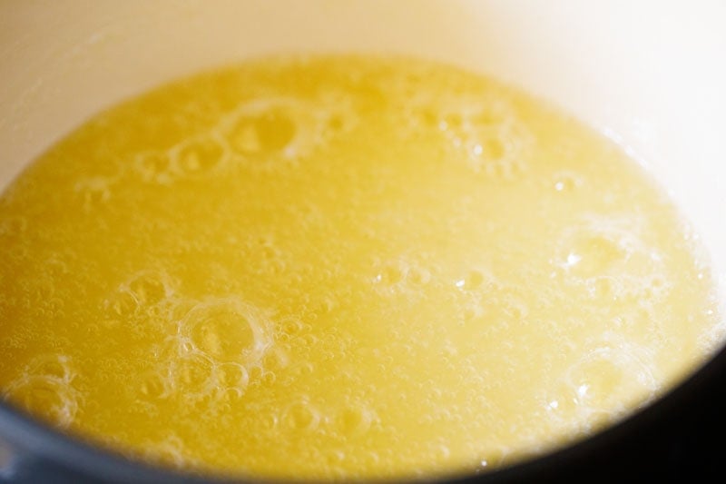 bubbles are mostly clear and there are larger bubbles forming on clarified butter