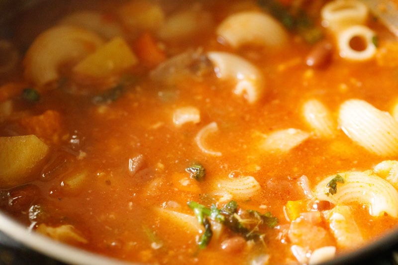 completed minestrone soup in stock pot