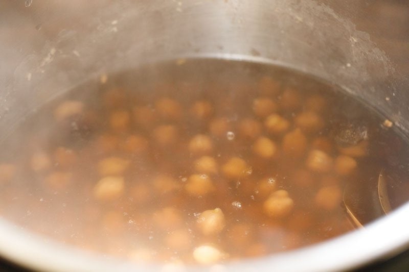 cooked chickpeas for amritsari chole