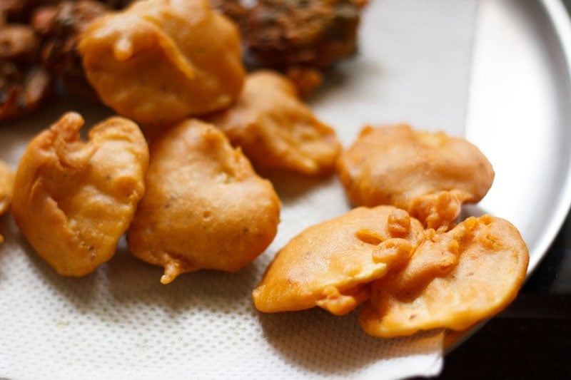 fried aloo pakora on a kitchen paper towels