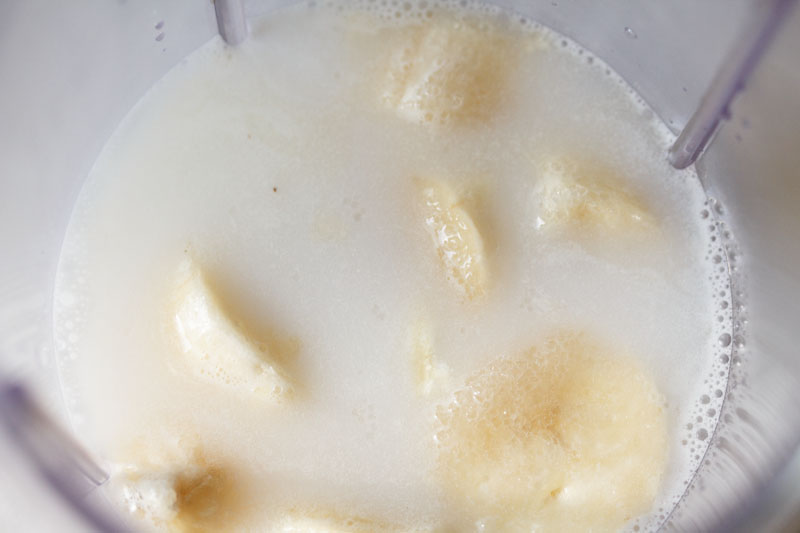banana shake ingredients and sugar in blender