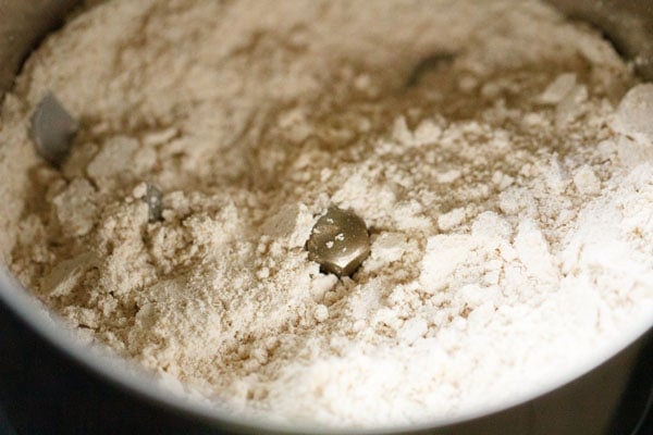 oats flour in the mixer-grinder
