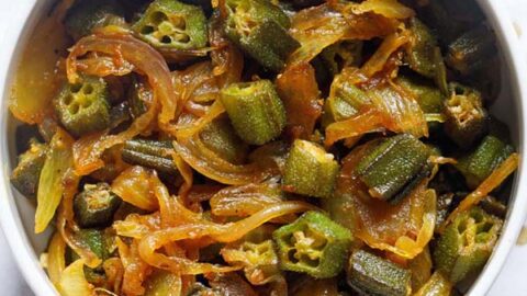 Pyaz Wali Bhindi (Recipe in Hindi)