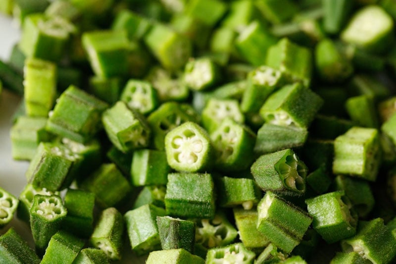 chopped bhindi to make bhindi do pyaza