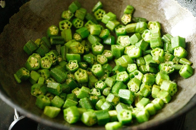 sautéed okra in pan