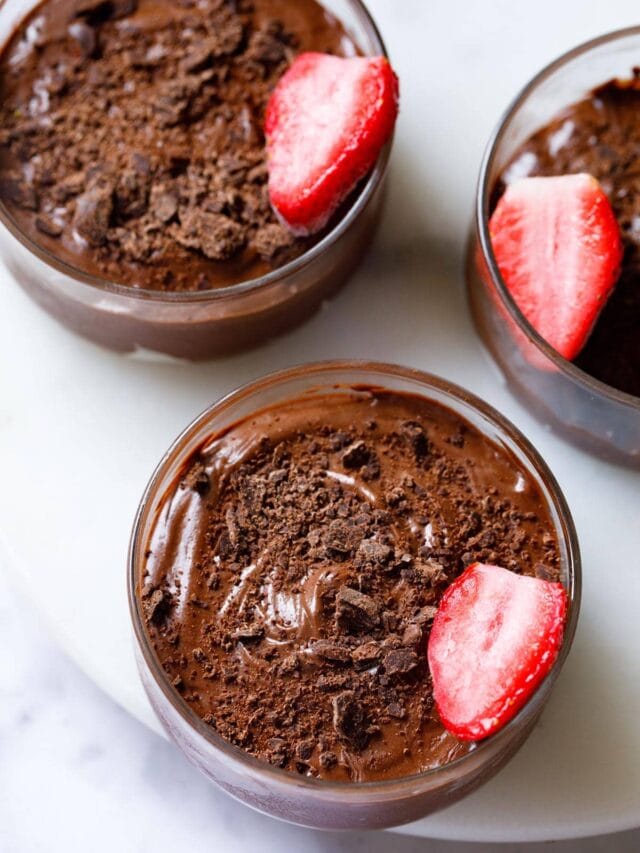 chocolate mousse in bowls.