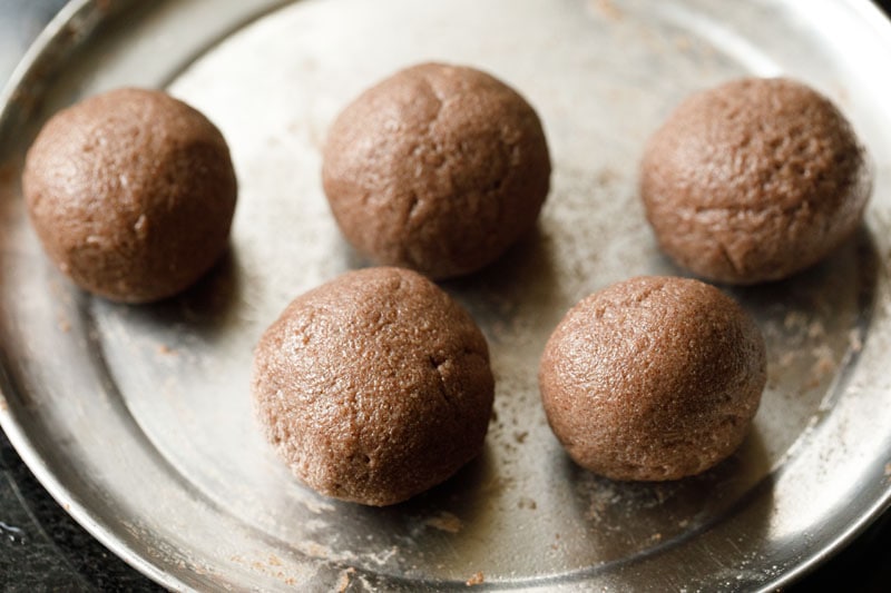 5 shaped ragi mudde balls on damp tray