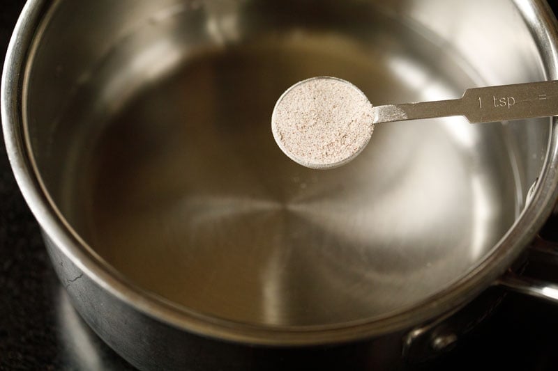 teaspoon of ravi flour over water