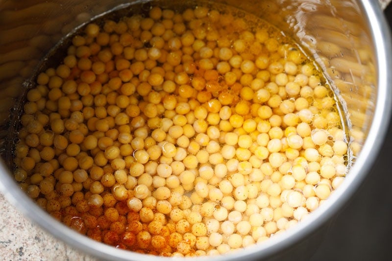 adding water to dried white peas