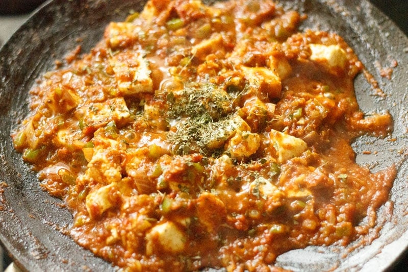 crushed kasuri methi on tawa paneer