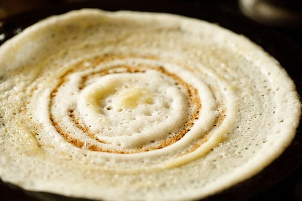 a few oil drops on the cooked dosa