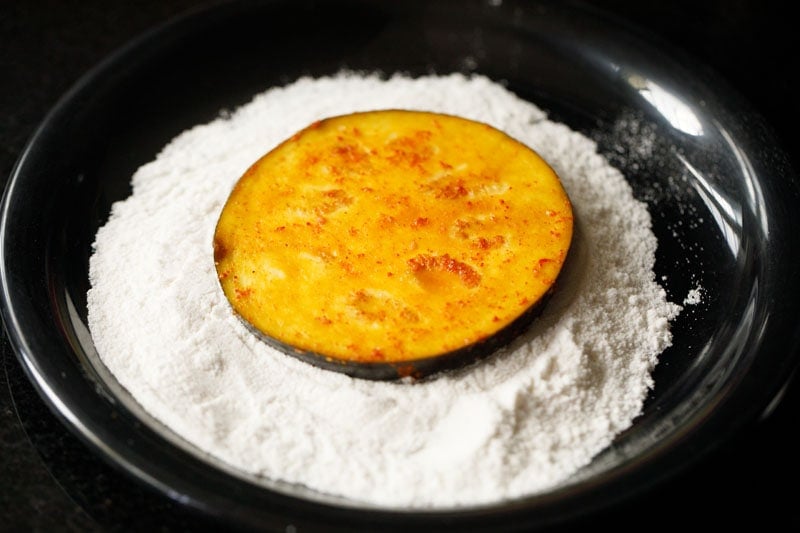 an eggplant round placed on rice flour