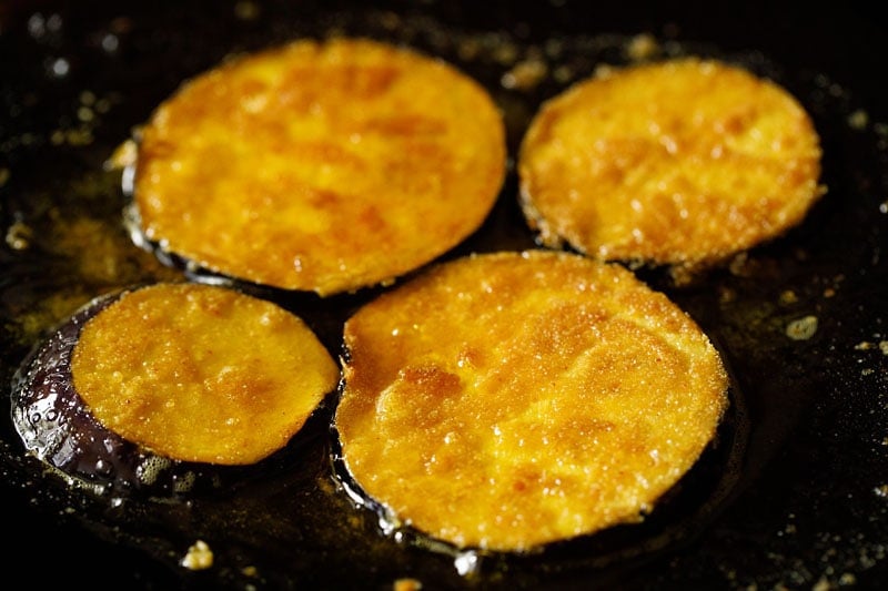 crisp cooked baingan bhaja