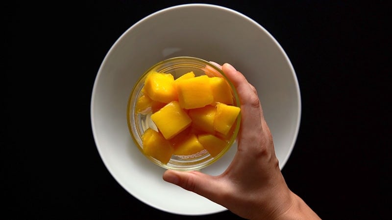 chopped sweet mangoes