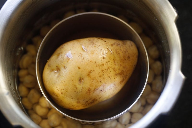 potatoes and chickpeas being cooked together