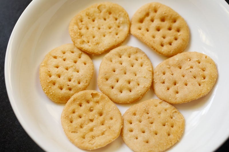 papdi in a plate