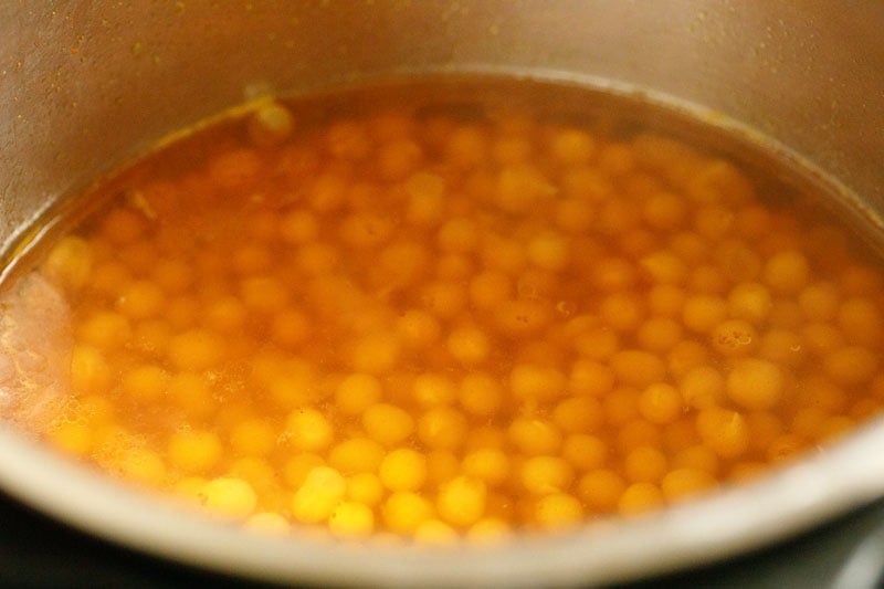 cooked white peas with water floating on top