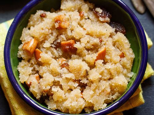 suji halwa in a bowl