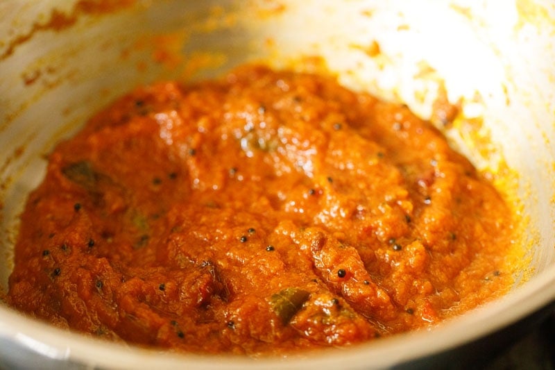 tomato thokku in pan.