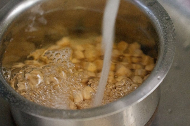 rinsing soaked chickpeas for chickpea curry recipe. 