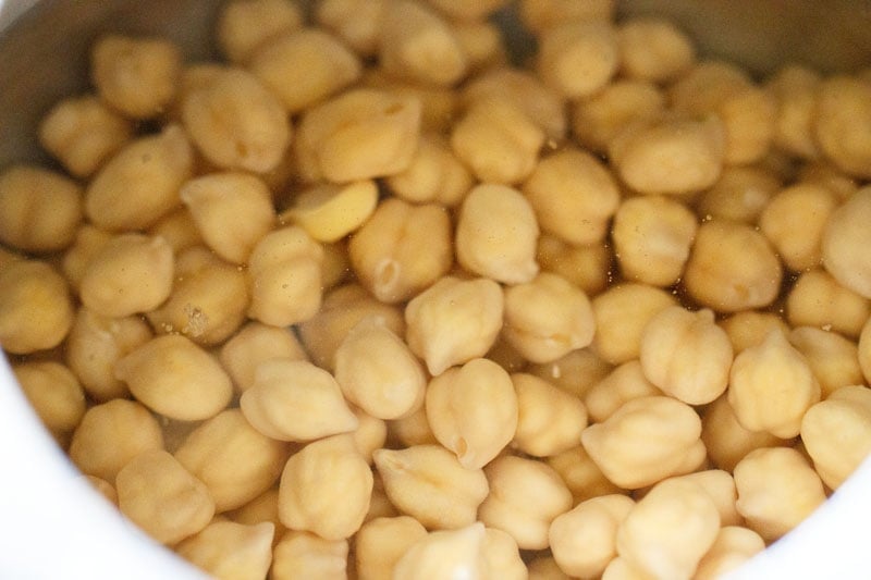 water added to chickpeas in pressure cooker. 