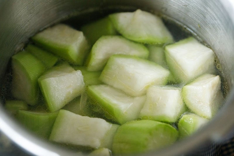 water and chopped lauki in cooker.