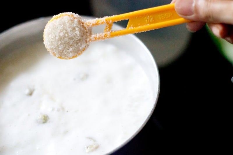 Adding sugar to sabudana kheer.