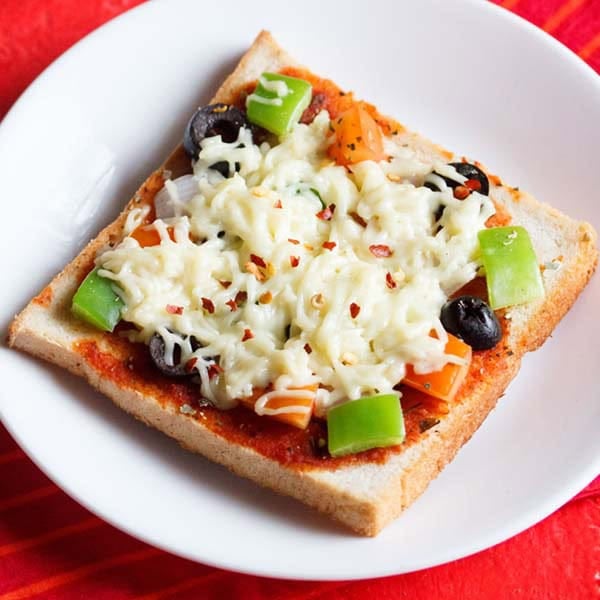 Bread Pizza Recipe (Easy)