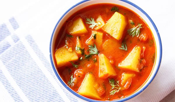 Potato Curry Recipe (Indian Aloo Curry)