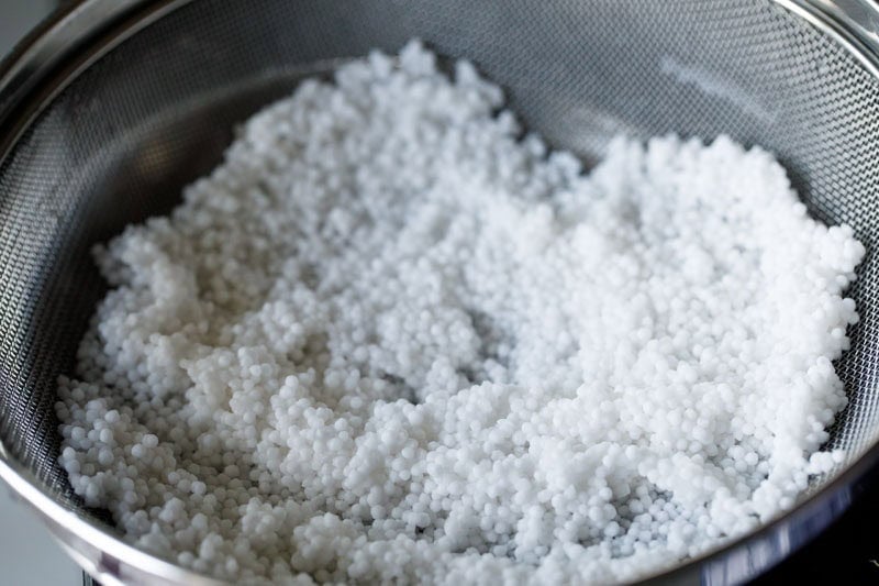 rinsing sago pearls with fresh water.