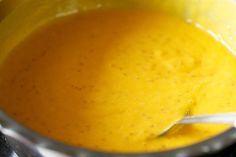 mango sago with pomelo in a bowl.