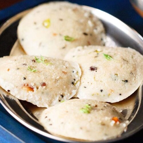 Four oats idli arranged on silver plate.