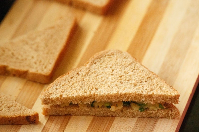 bread slice on top to make a stuffed bread sandwich for pakora.