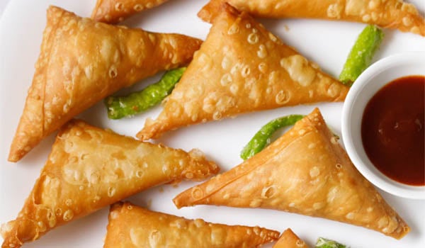 Onion Samosa (Patti Samosa)