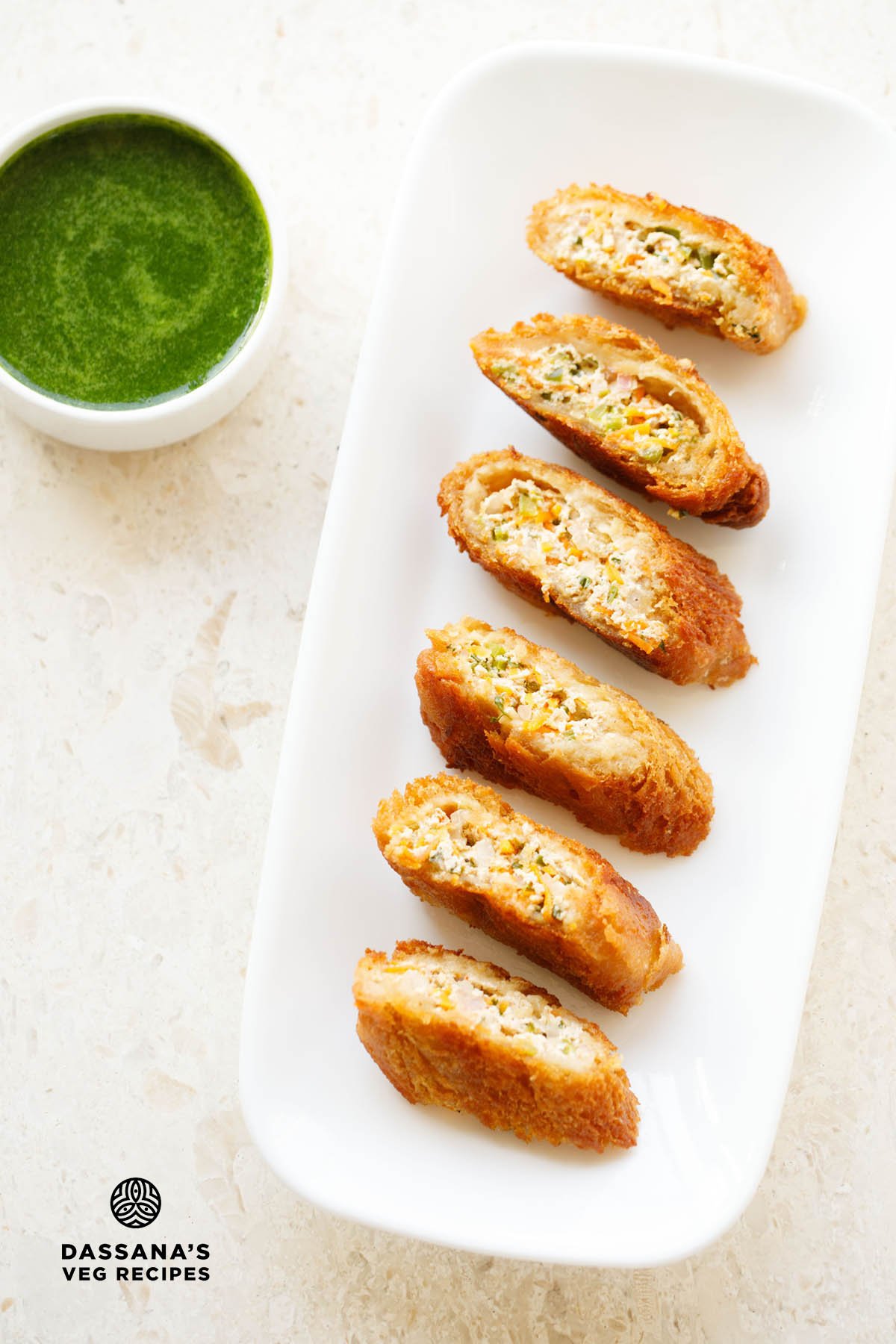 Crispy dahi ke sholay with green chutney.