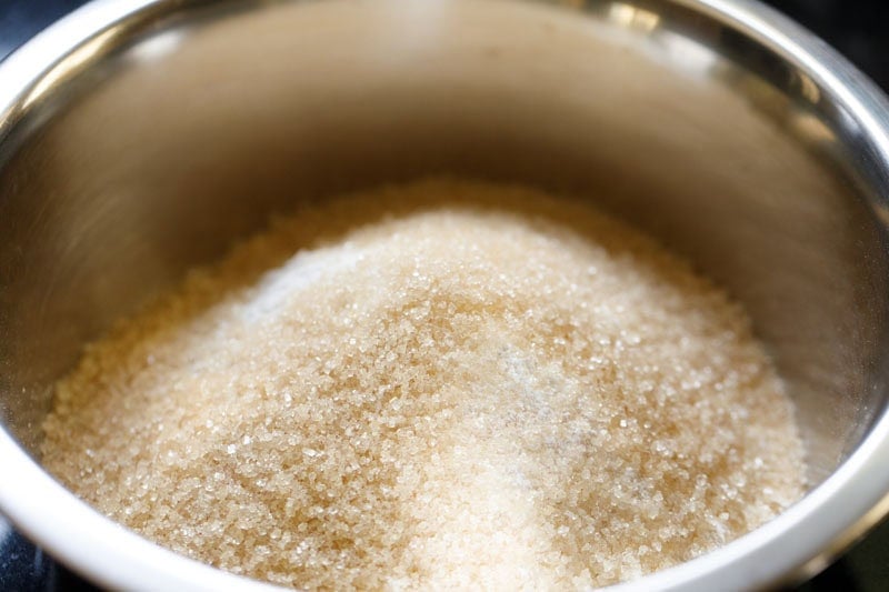 Raw sugar in bowl.