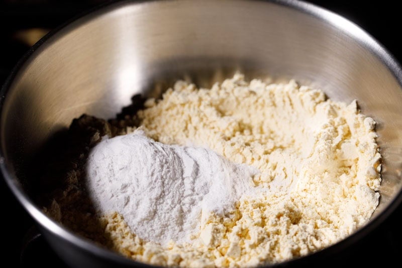 Besan flour and rice flour in bowl.