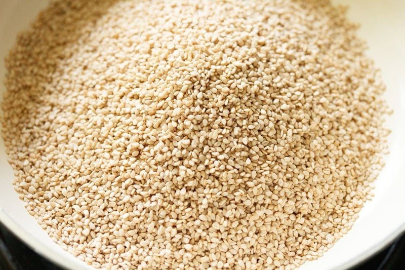 Heap of sesame seeds in a pan.