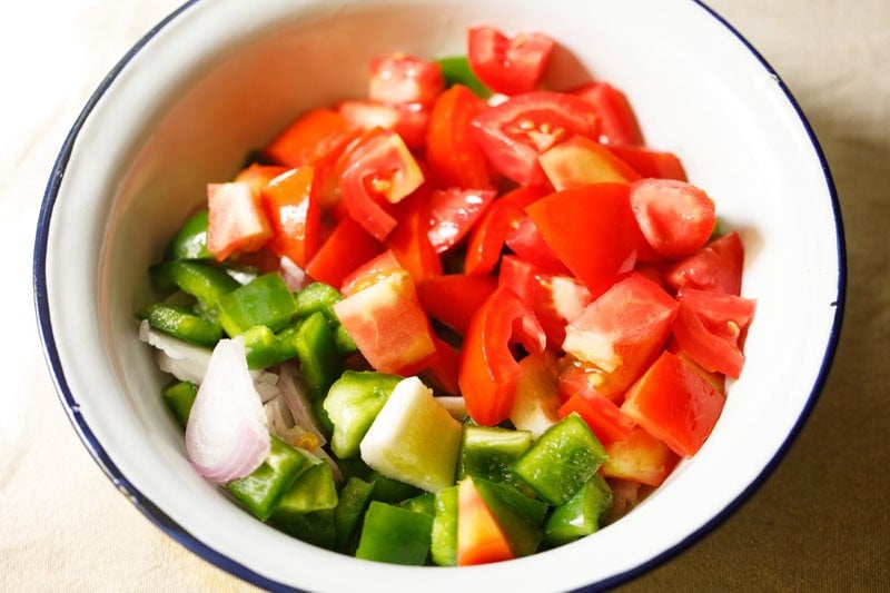 Fresh vegetables in a bowl.