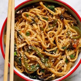 Bowl of yaki udon noodles with veggies.