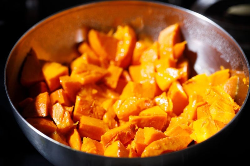 Chopped alphonso mangoes in steel bowl.
