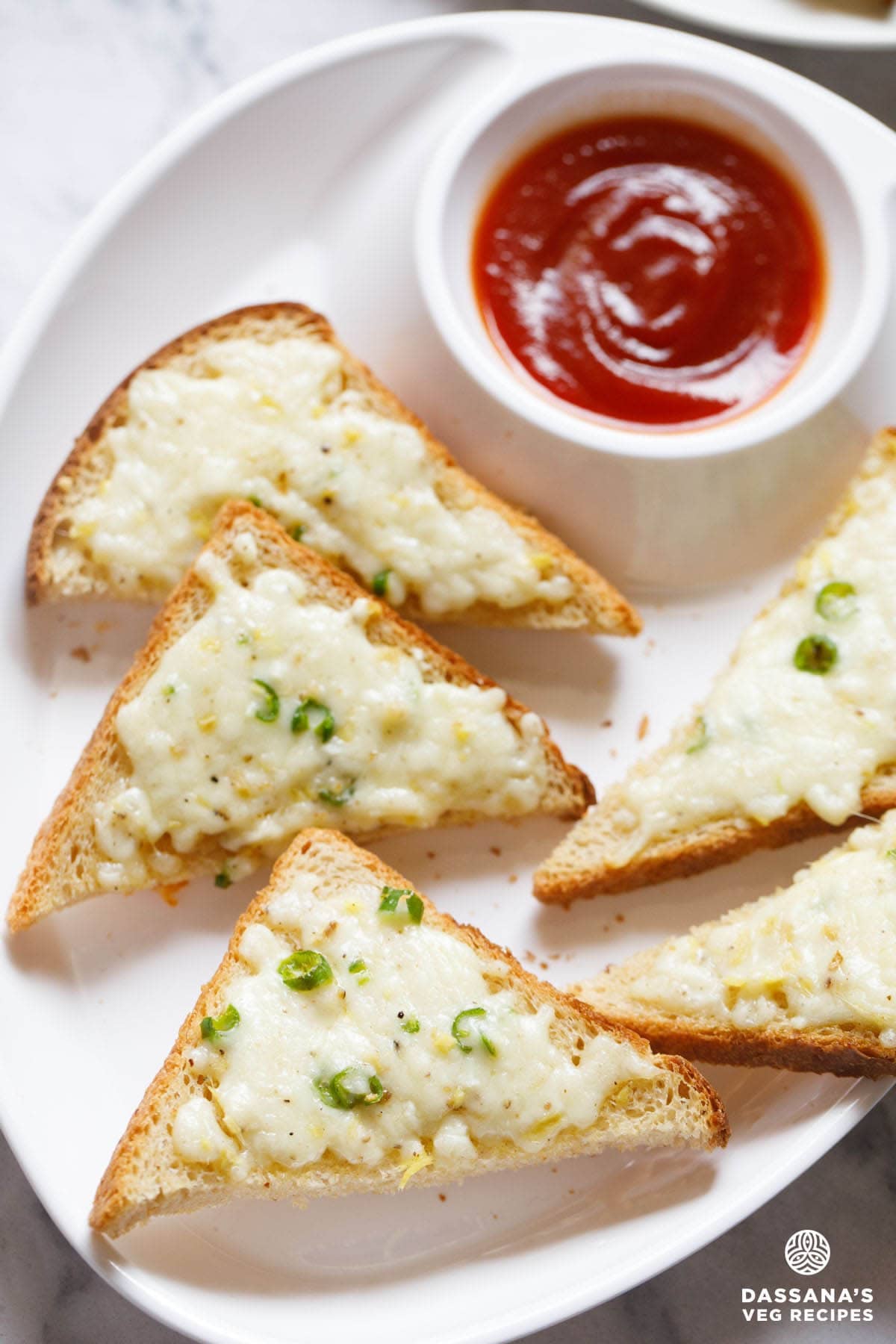Chilli cheese toast with green chilies.
